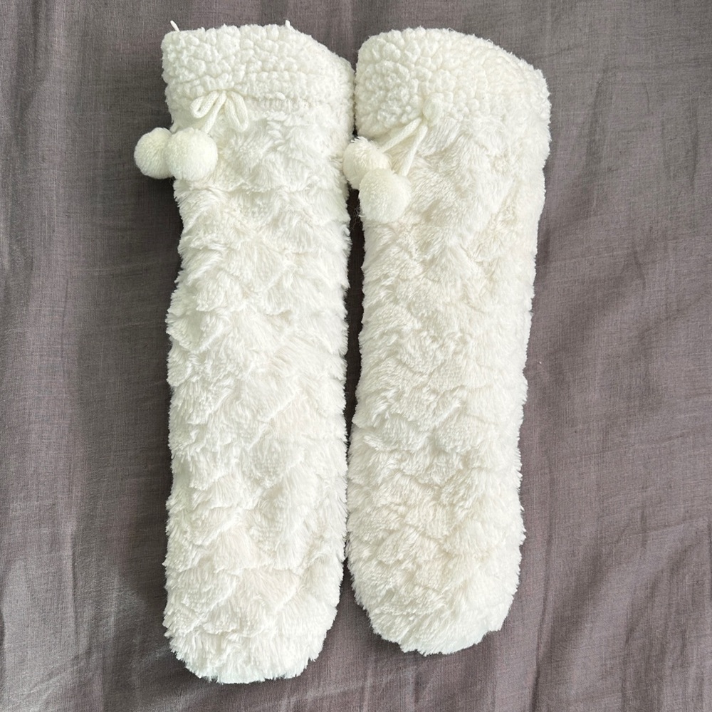 Anti-Slip White Fuzzy Slipper Socks
